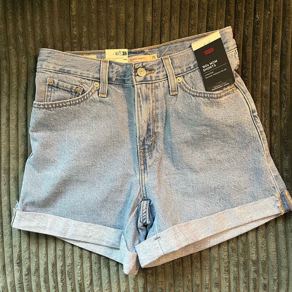 Levi's 80s Mom Shorts. Light Blue Jean High-Waisted Rigid Denim